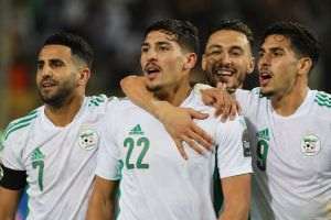 Dimineaţa arabă a fotbalului şi nisipurile mişcătoare ale Algeriei